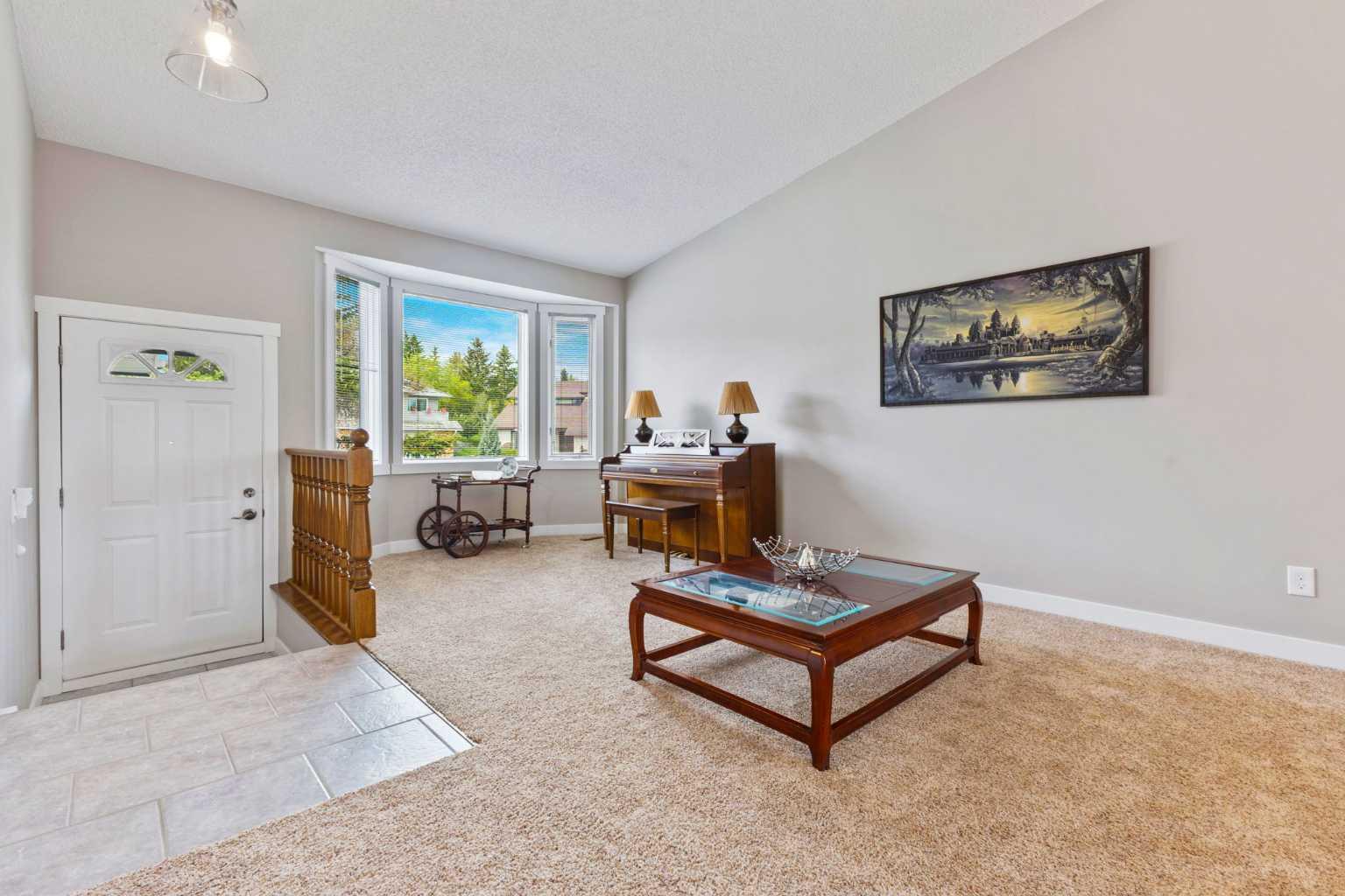 111 Edgebyne Crescent NW