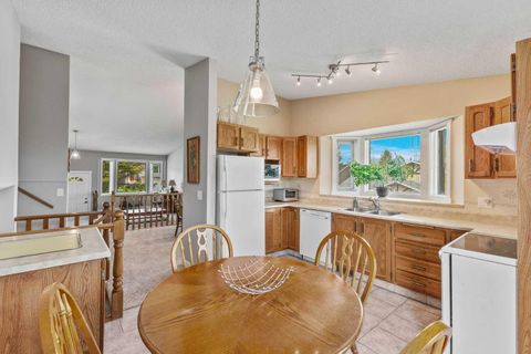 111 Edgebyne Crescent NW Calgary AB T3A 4B4