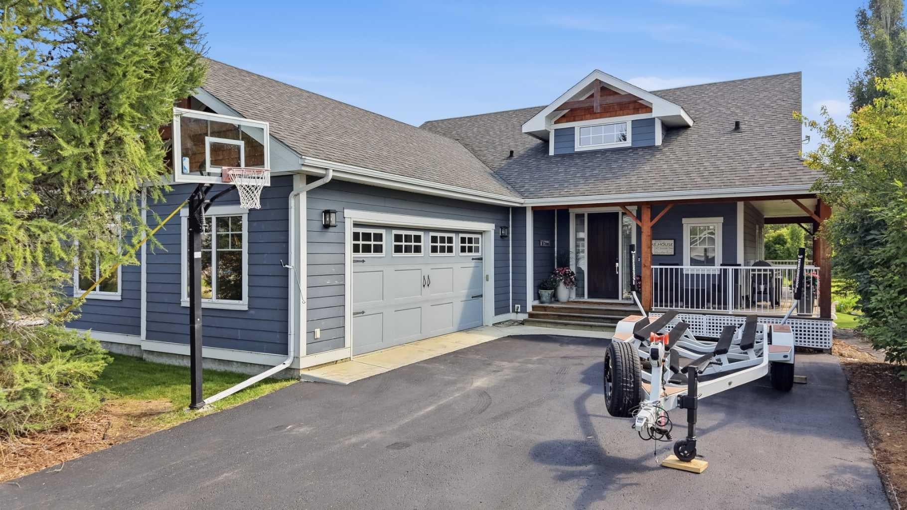 447 Summer Crescent