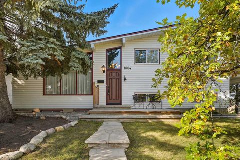 1804 Braemar Place SW Calgary AB T2W 0Z4
