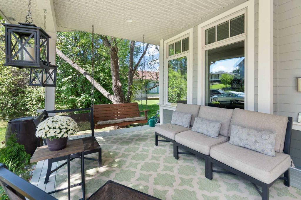 Photo of 1308 21 Avenue NW, Calgary, AB T2M 1L4 (MLS # A2307319)