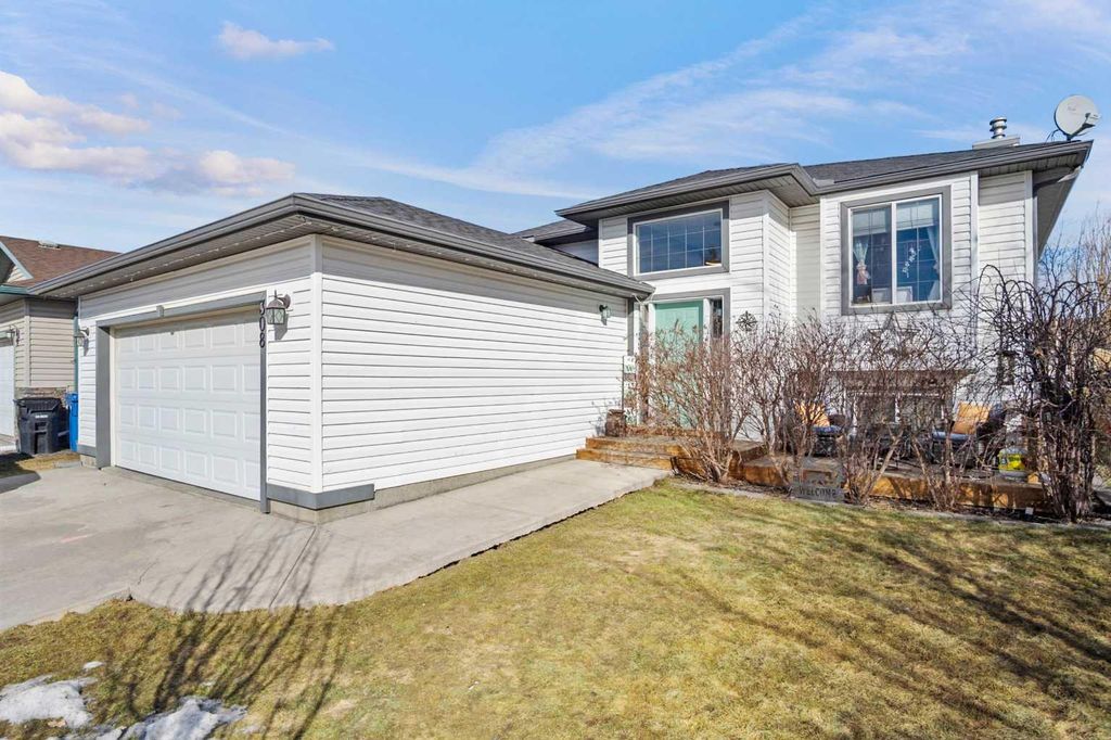 Photo of 308 Carriage Lane Drive, Carstairs, AB T0M 0N0 (MLS # A2294147)