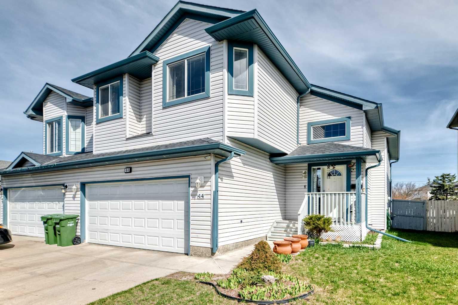 44 Canoe Square SW