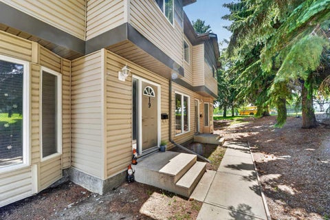 Photo of 275 Columbia Boulevard W #19, Lethbridge, AB T1K 4B8 (MLS # A2326651)