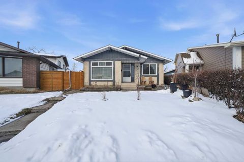 Photo of 488 Templevale Drive NE, Calgary, AB T1Y 4V5 (MLS # A2298146)