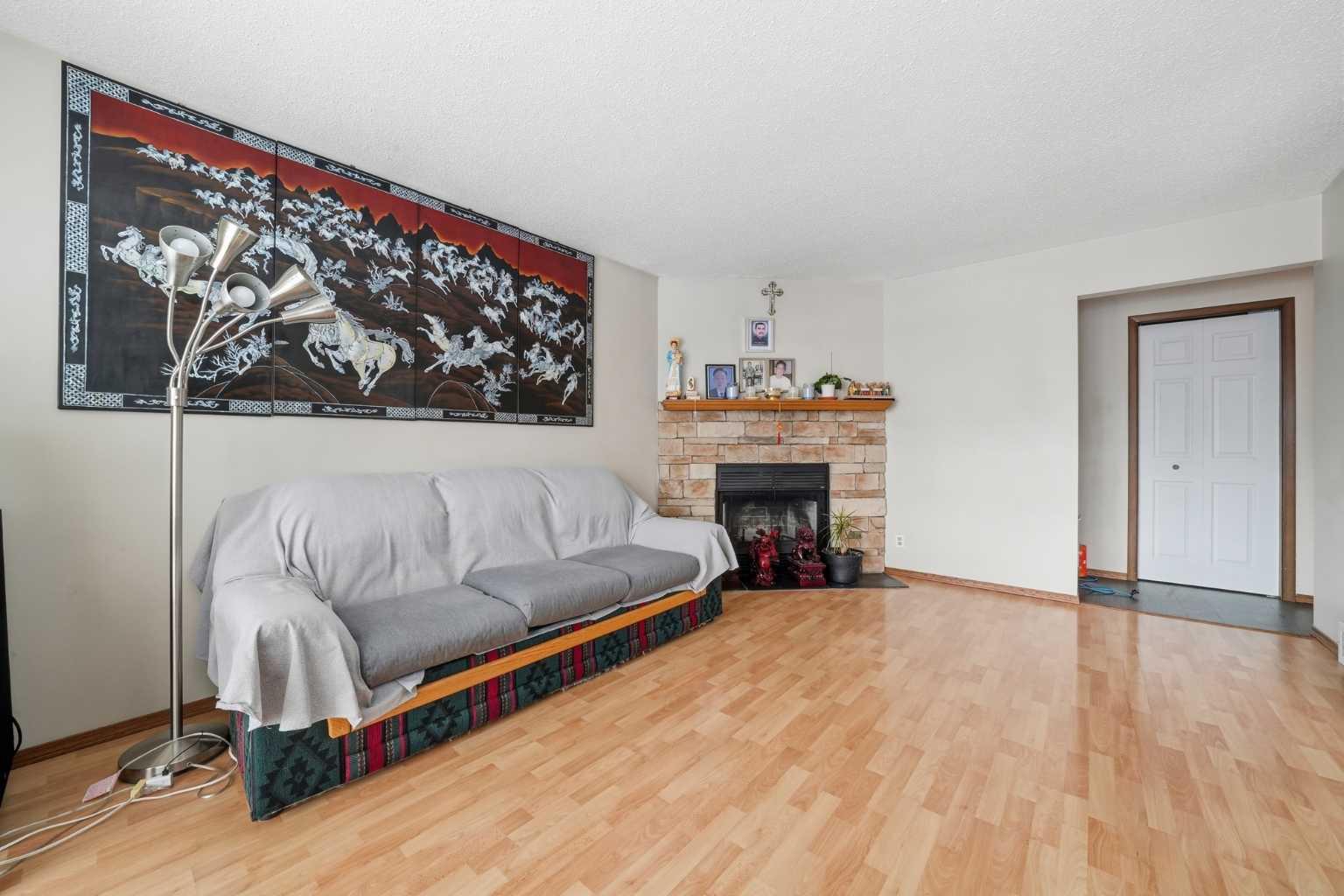 488 Templevale Drive NE