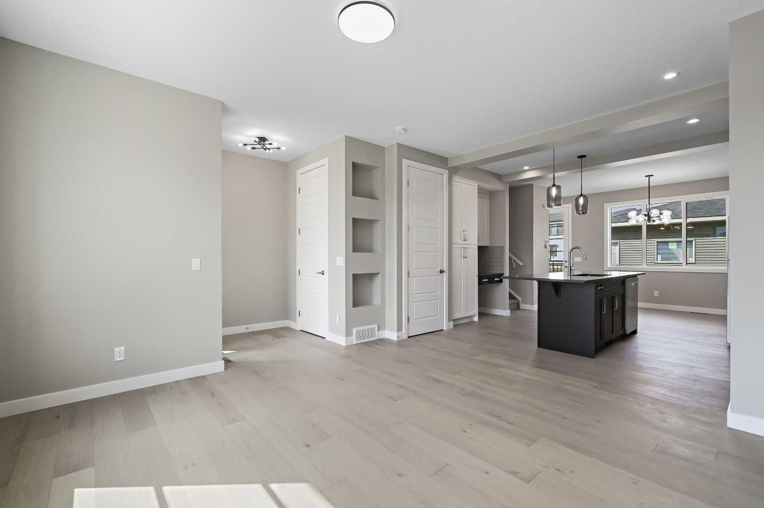 195 Lanark Boulevard SE