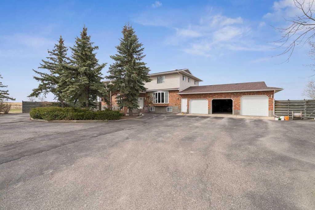 Photo of 7 Willow Vale, Rural Rocky View County, AB T2P 3G7 (MLS # A2307506)