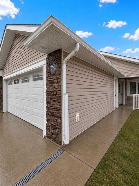 Photo of 74 Chartwell Place SE, Medicine Hat, AB T1B 0E4 (MLS # A2317974)