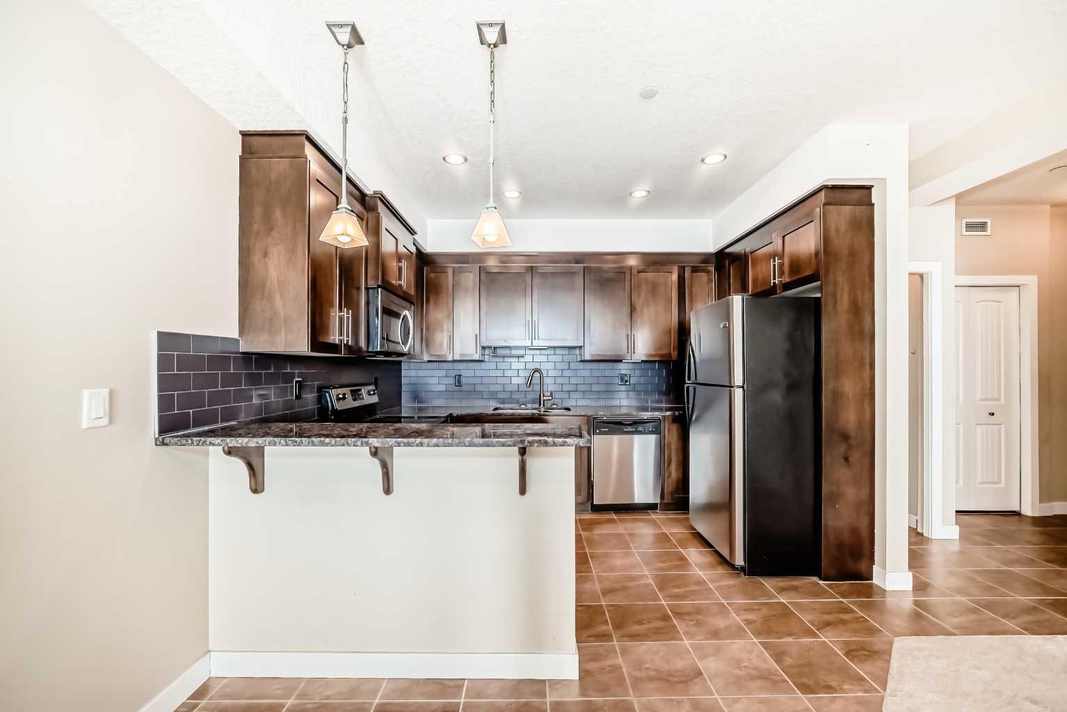 1005B Westmount Drive 206