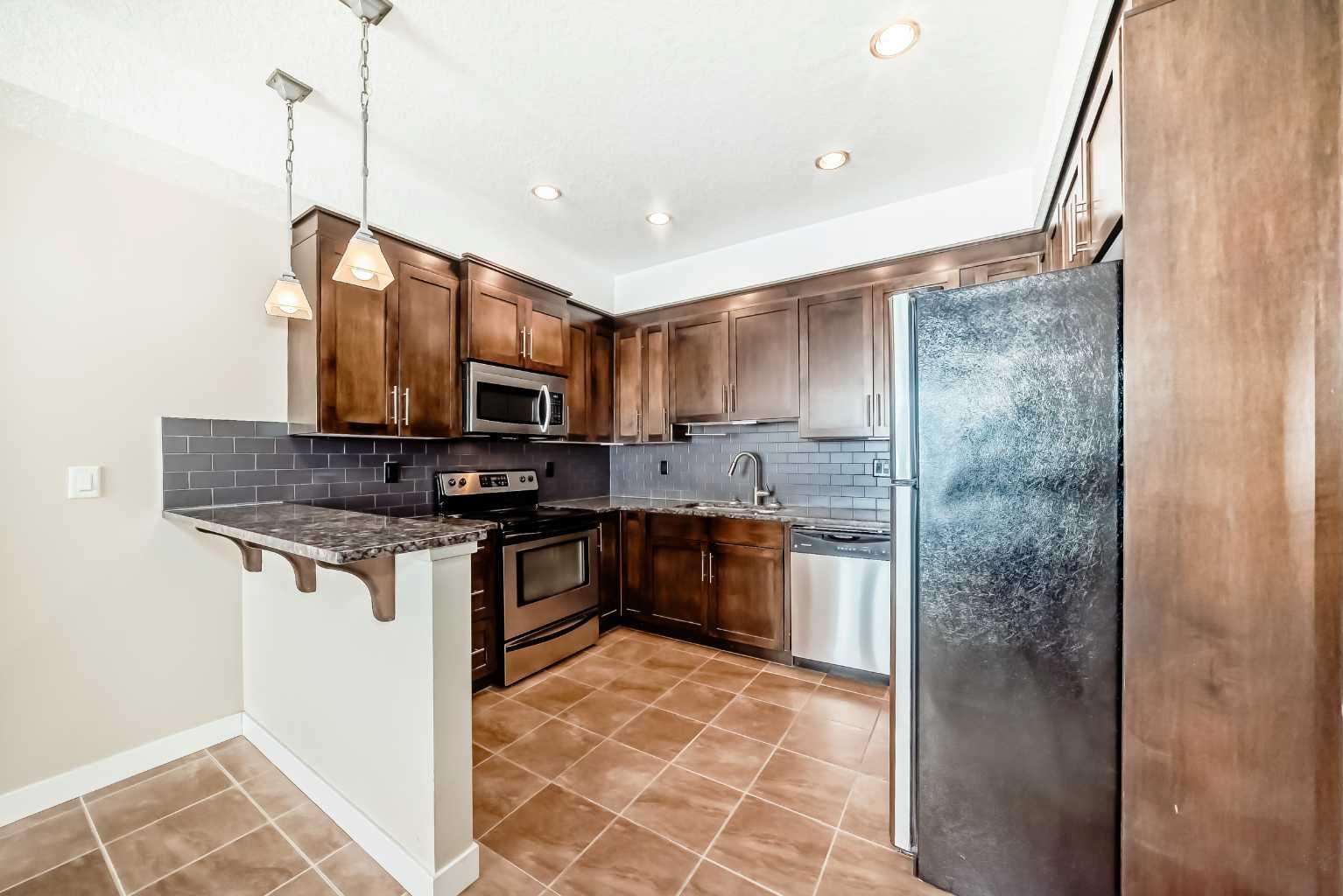 1005B Westmount Drive 206