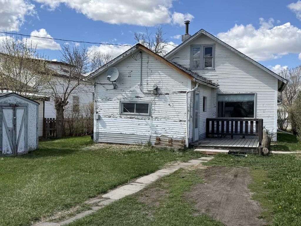 Photo of 113 5 Avenue E, Hanna, AB T0J 1P0 (MLS # A2310278)