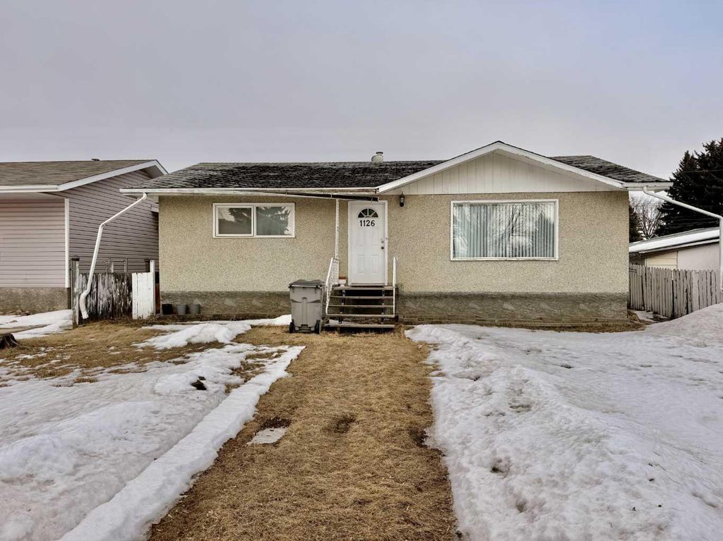 Photo of 1126 6 Avenue, Wainwright, AB T9W 1G2 (MLS # A2292038)