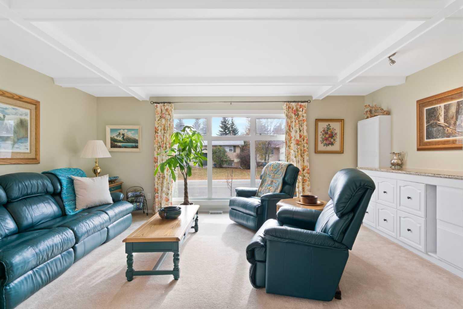 9632 Oakcliffe Drive SW