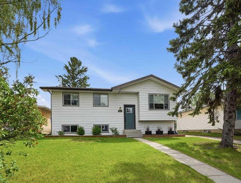Photo of 652 12 Avenue, Carstairs, AB T0M 0N0 (MLS # A2324203)