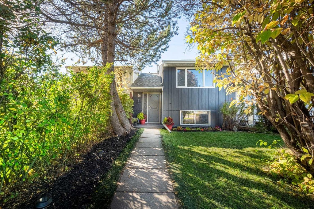 Photo of 28 Whiteside Crescent, Red Deer, AB T4N 5Z1 (MLS # A2349379)