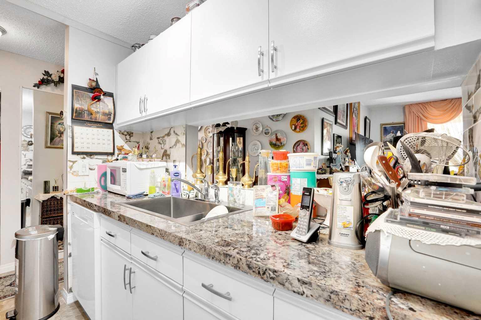 21 Dover Point SE 203