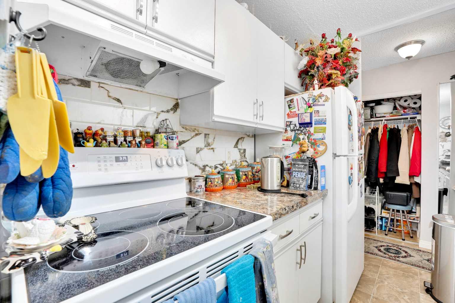 21 Dover Point SE 203