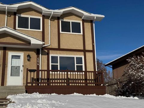 Photo of 404 Pinehill Road NE, Calgary, AB T1Y 2M6 (MLS # A2271881)