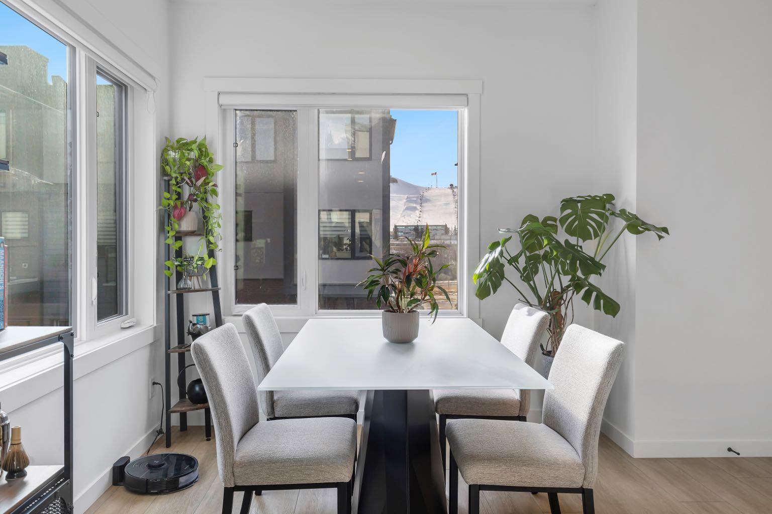 213 Greenbirar Common