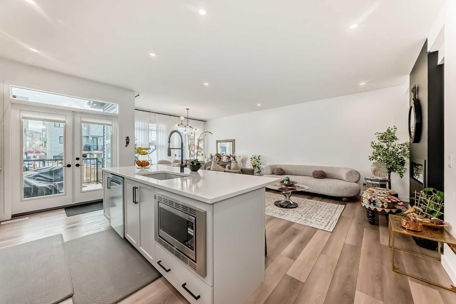 385 Edith Road NW