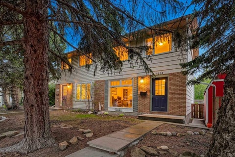 Photo of 5202 Dalhousie Drive NW, Calgary, AB T3A 1B5 (MLS # A2312138)