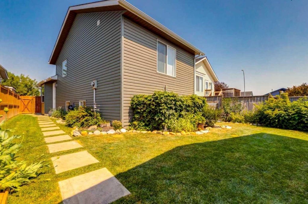 Photo of 92 Covington Court NE, Calgary, AB T3K 4L9 (MLS # A2347208)