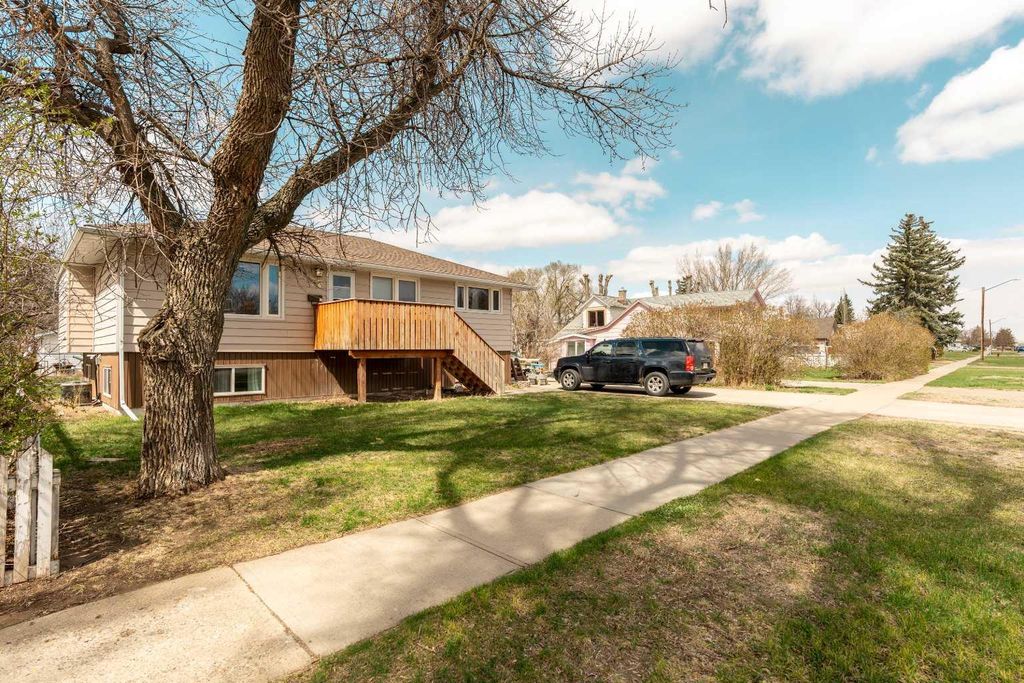 Photo of 5816 52 Street, Taber, AB T1G 1K7 (MLS # A2306853)