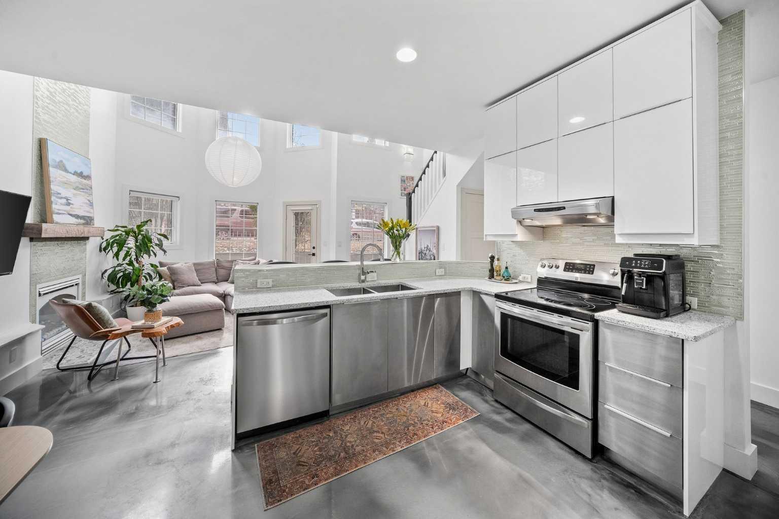 916 19 Avenue SW 103