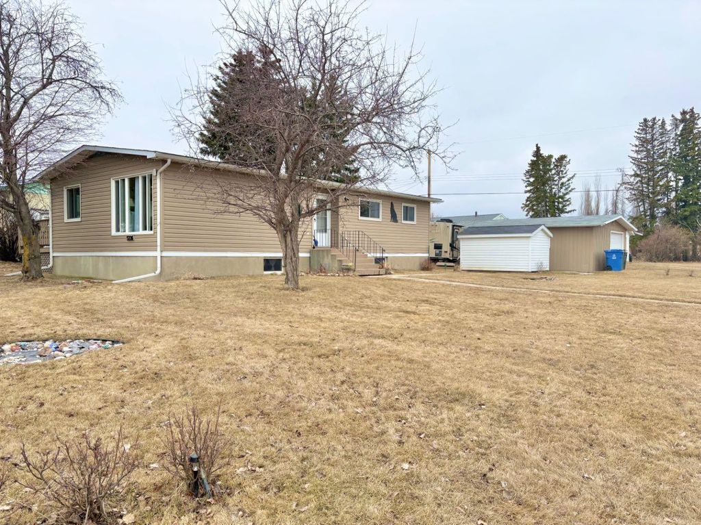 Photo of 5336 52 Street Close, Rocky Mountain House, AB T4T 1G9 (MLS # A2308518)