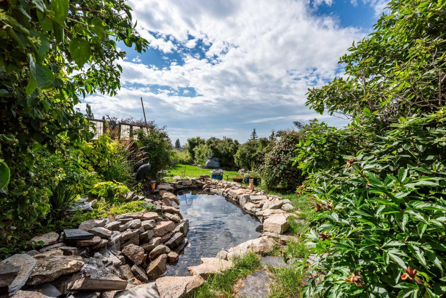 49 Arbour Crest Heights NW