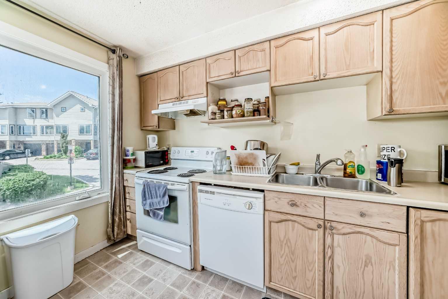 12 Coachway Gardens SW