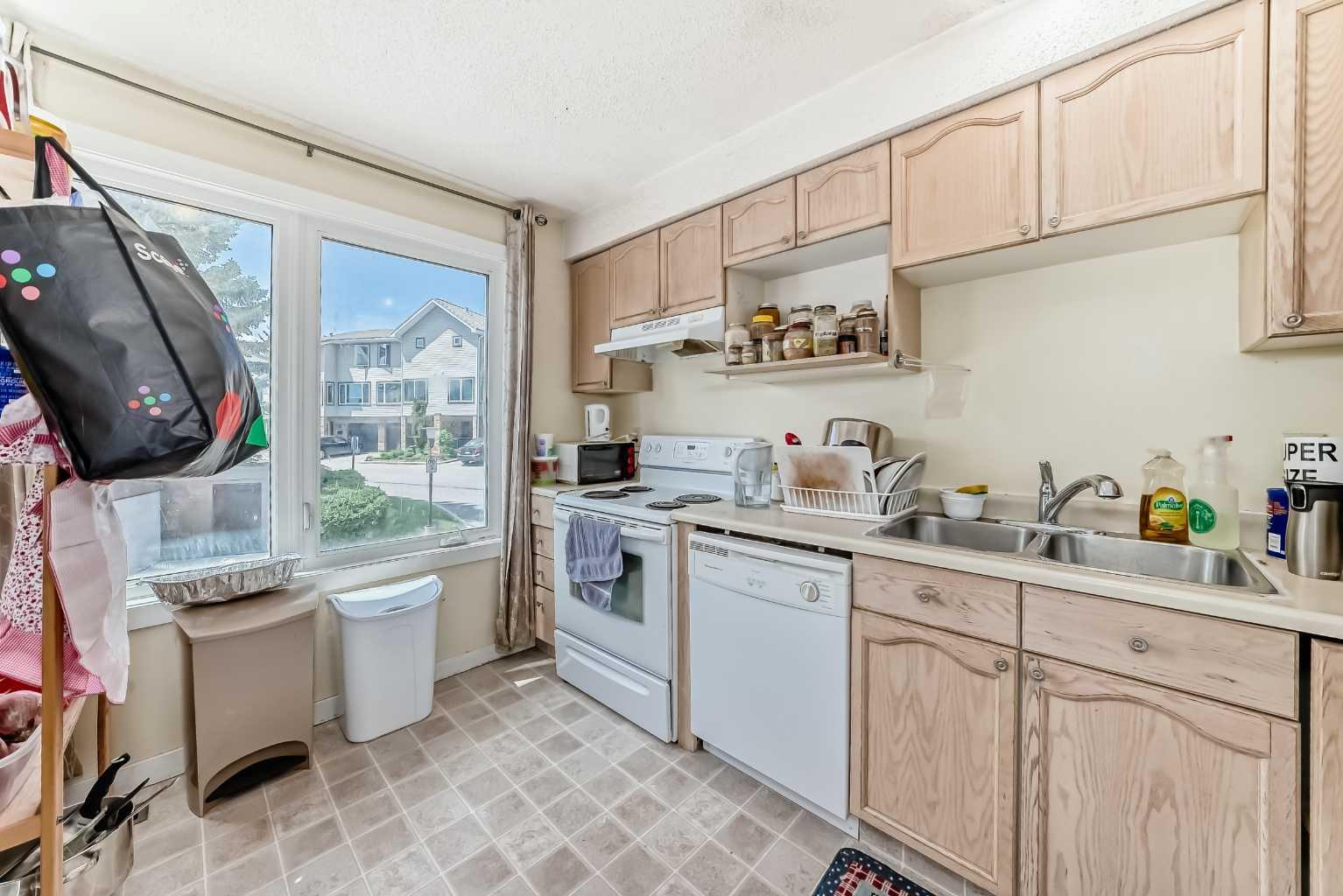 12 Coachway Gardens SW
