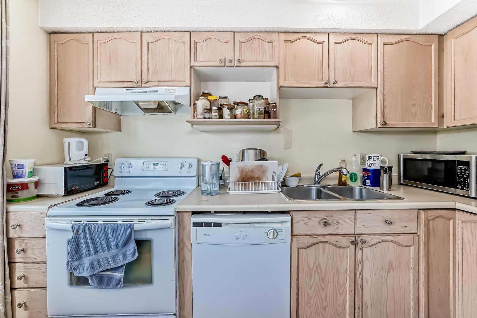 12 Coachway Gardens SW