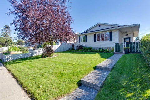 Photo of 144 Dovercliffe Way SE, Calgary, AB T2B 1W7 (MLS # A2342541)