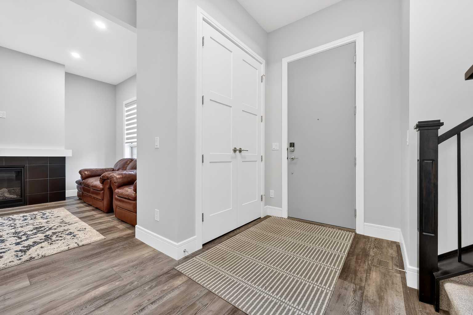 95 Rock Lake View NW