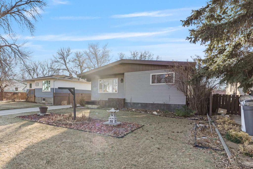 Photo of 1509 19 Avenue, Coaldale, AB T1M 1A1 (MLS # A2283364)