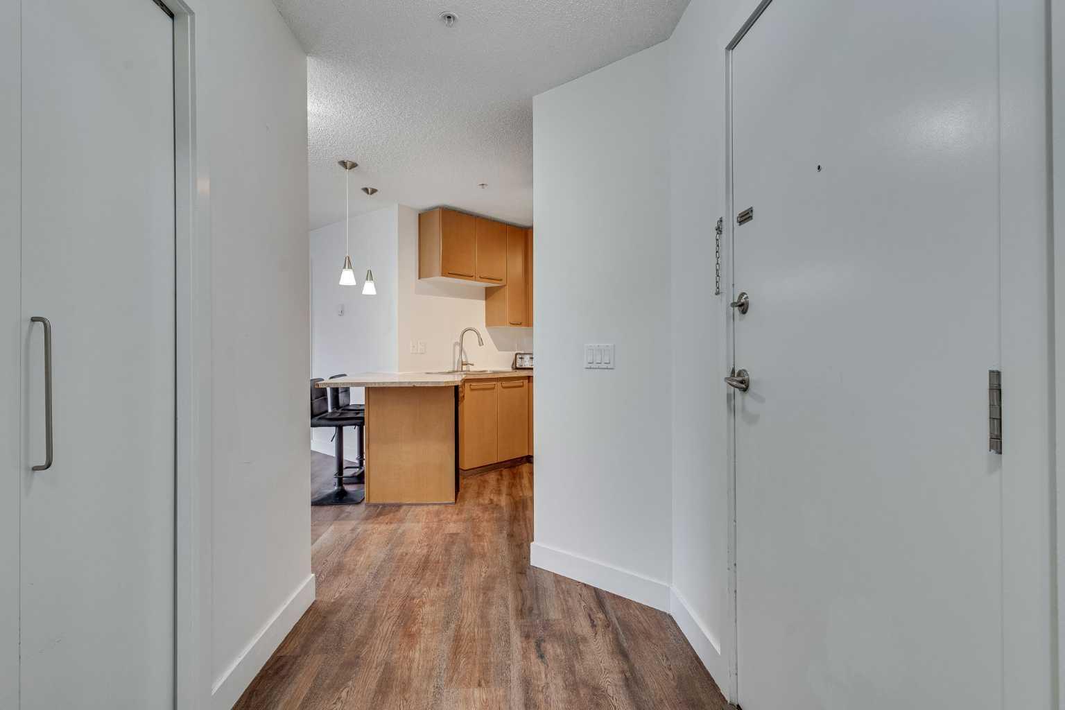 35 Richard Court SW 113
