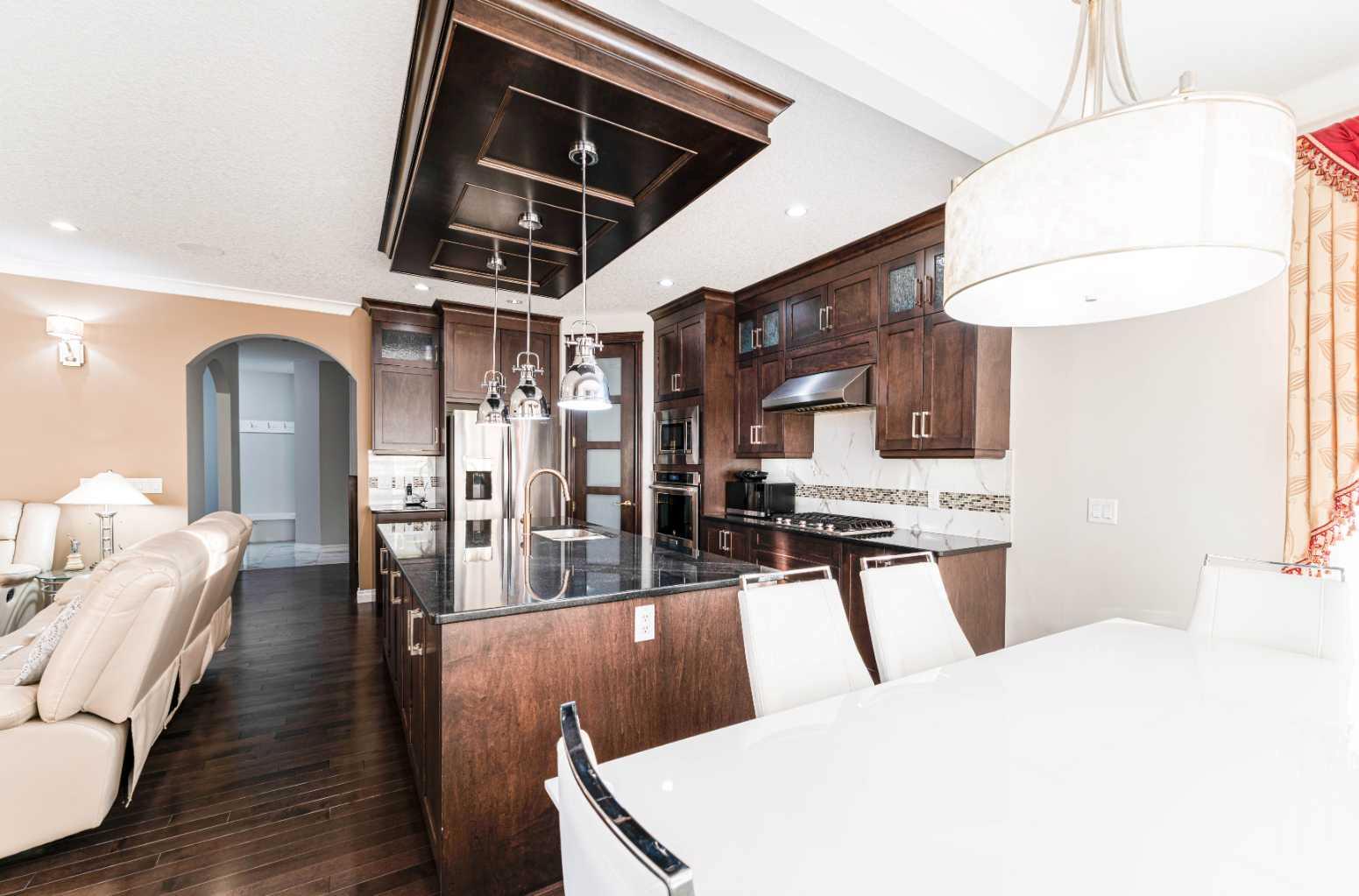 47 Saddlelake Way NE