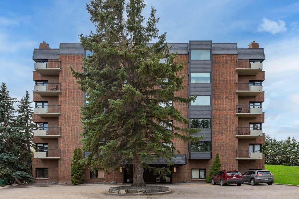 Photo of 222 Eagle Ridge Drive SW #4N, Calgary, AB T2V 2V7 (MLS # A2338907)