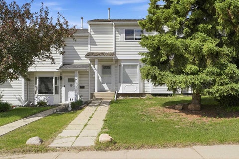 Photo of 20 Ellenwood Drive, Red Deer, AB T4R 2E3 (MLS # A2316407)