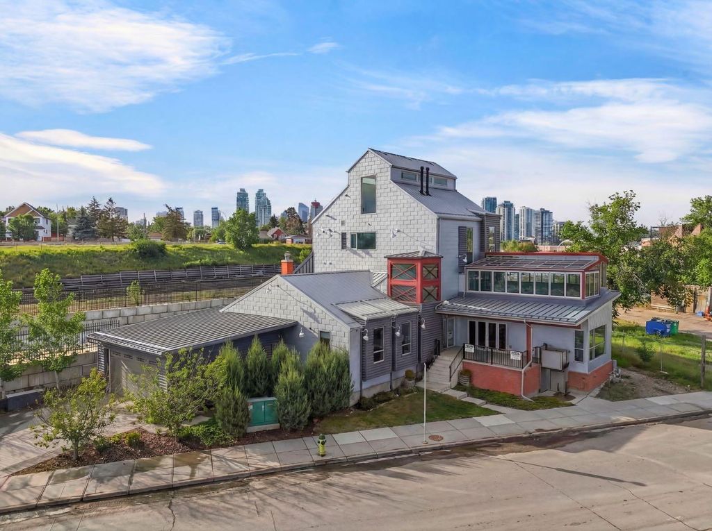 Photo of 1015 11 Street SE, Calgary, AB T2G 3E9 (MLS # A2292457)