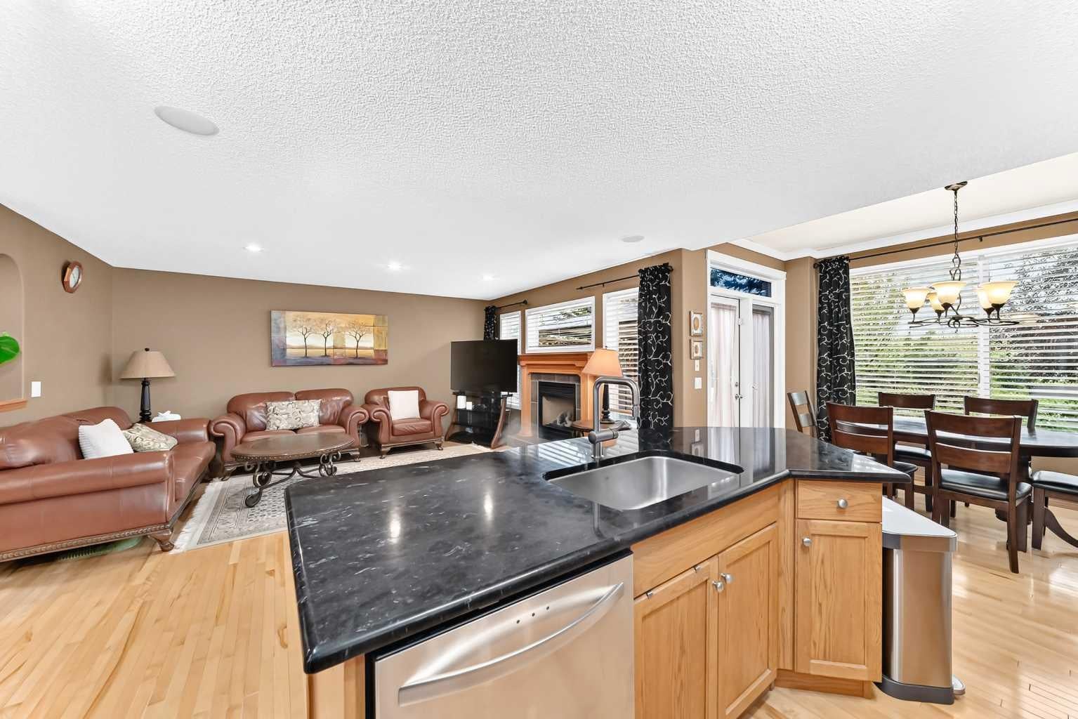 144 Cougarstone Common SW