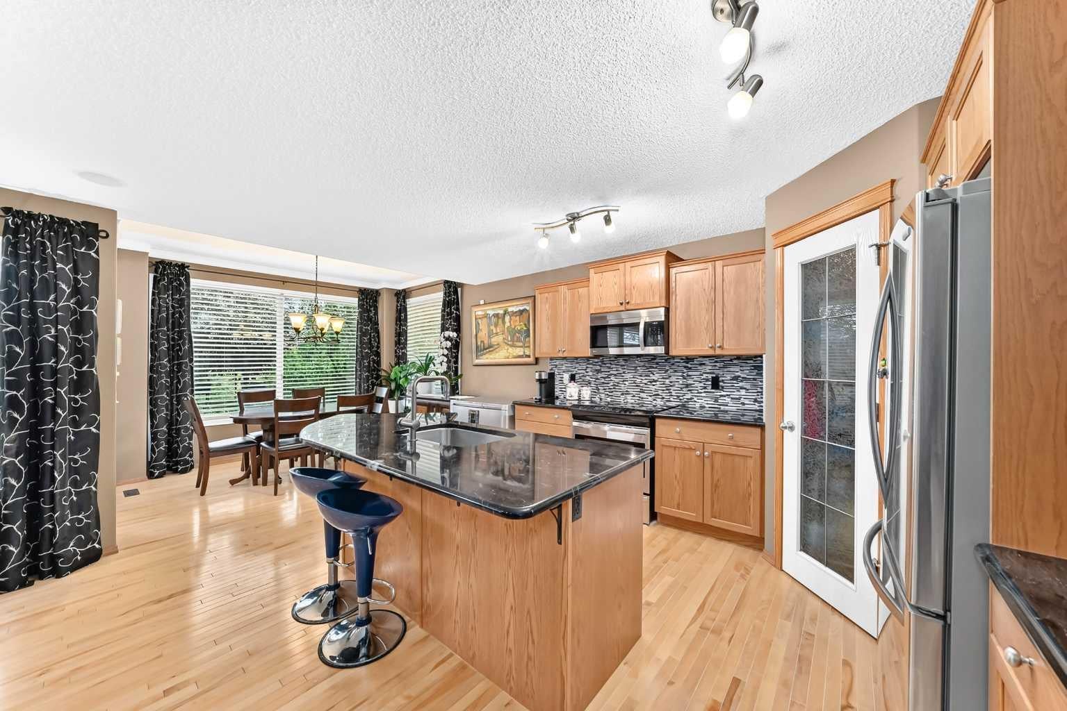 144 Cougarstone Common SW