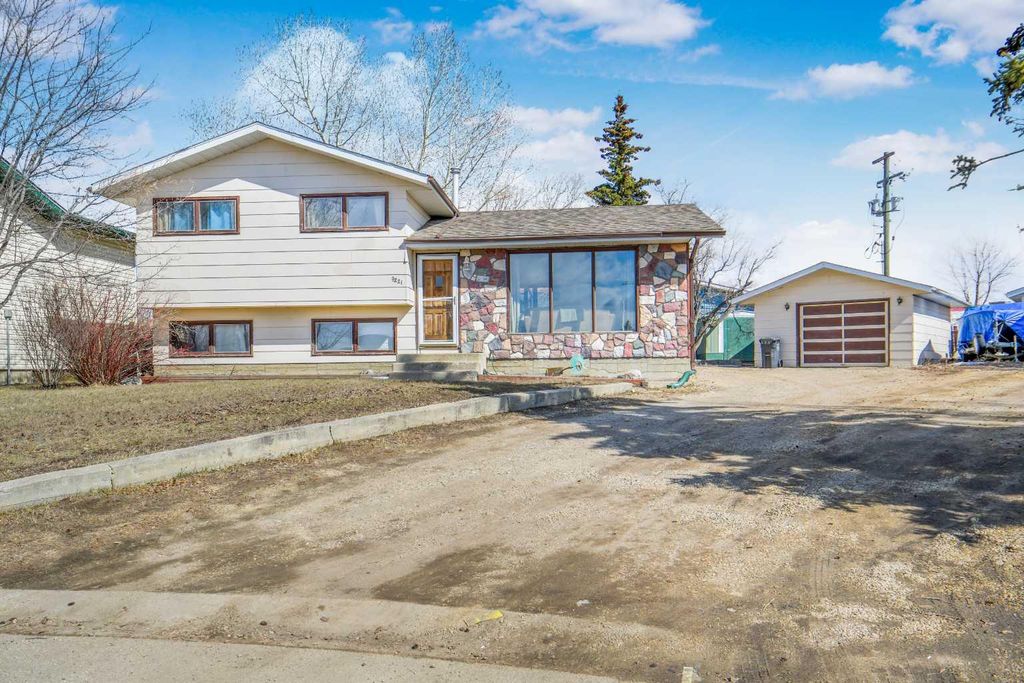 Photo of 9221 101 Avenue, Sexsmith, AB T0H 3C0 (MLS # A2303820)