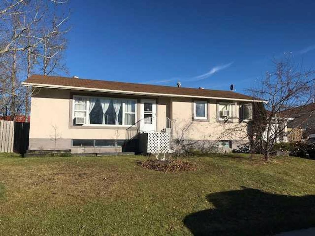 Photo of 712 3 Avenue, Fox Creek, AB T0H 1P0 (MLS # A2288724)