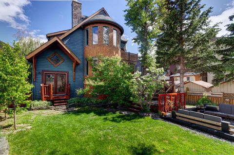 Photo of 331 Muskrat Street #B, Banff, AB T1L 1E9 (MLS # A2325077)