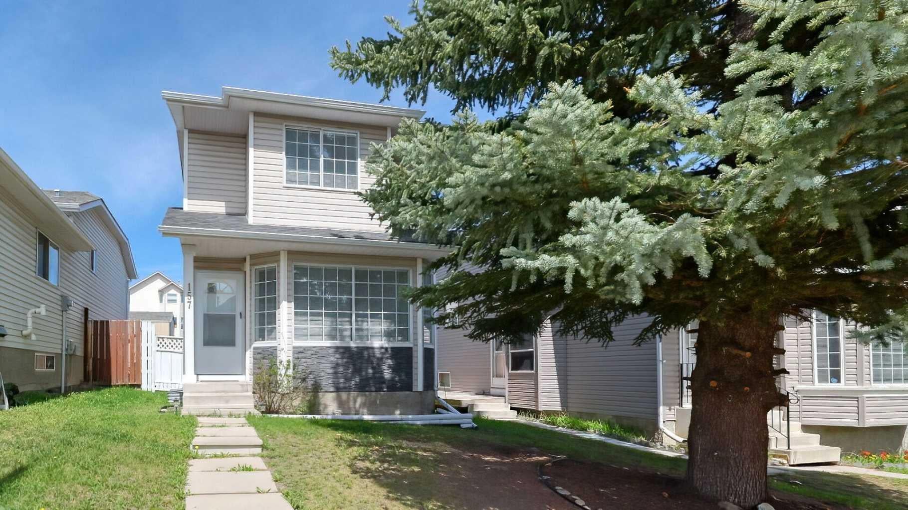 157 Harvest Gold Heights NE