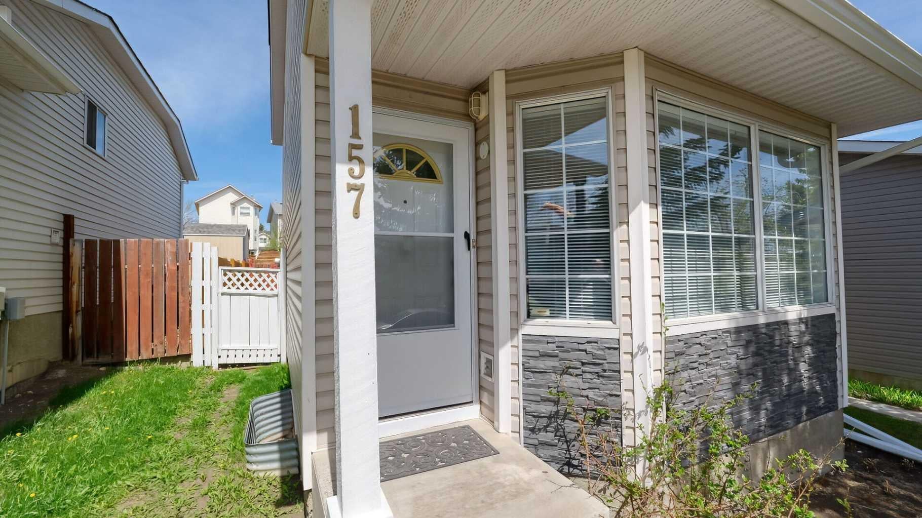 157 Harvest Gold Heights NE