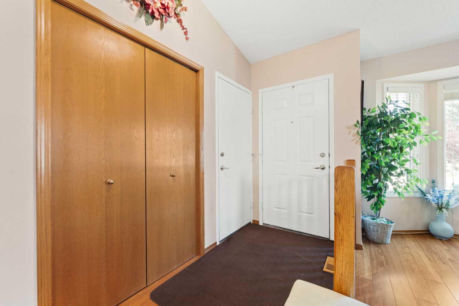 217 Arbour Cliff Close NW